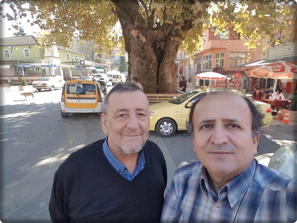 Erol Çatma ile Hasankadı'da anıt ağaç hatırası.